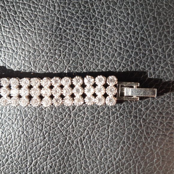 Beautiful white crystal stone bracelet - Picture 5 of 8